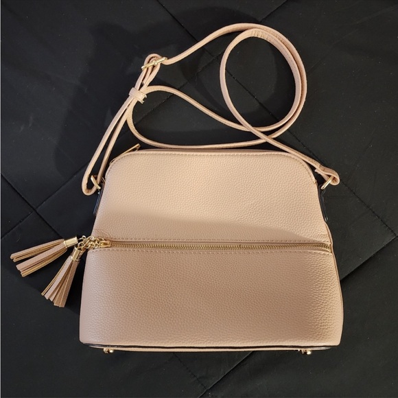 Unlisted Handbags - Unbranded Pastel Pink Crossbody Bag….NWOT
11” x 8.5” Gorgeous!!!